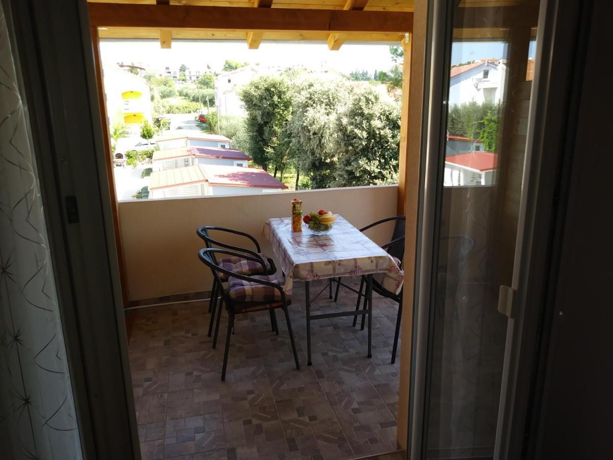Nives Apartmani Pakoštane Екстериор снимка