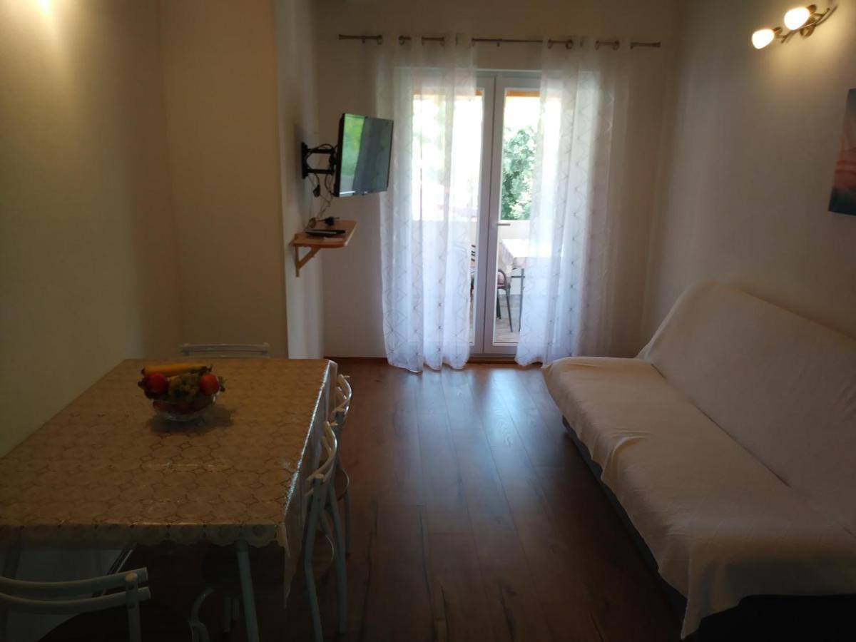 Nives Apartmani Pakoštane Екстериор снимка