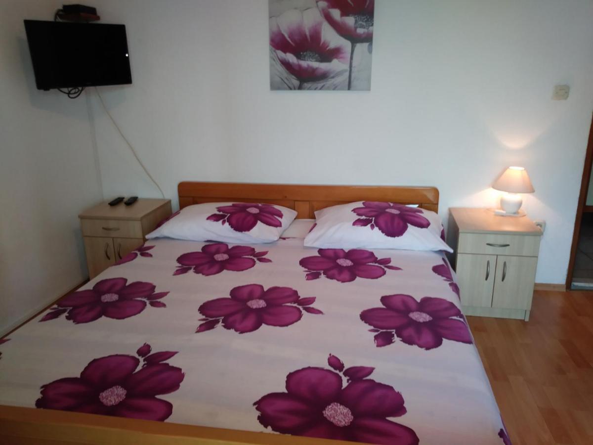 Nives Apartmani Pakoštane Екстериор снимка