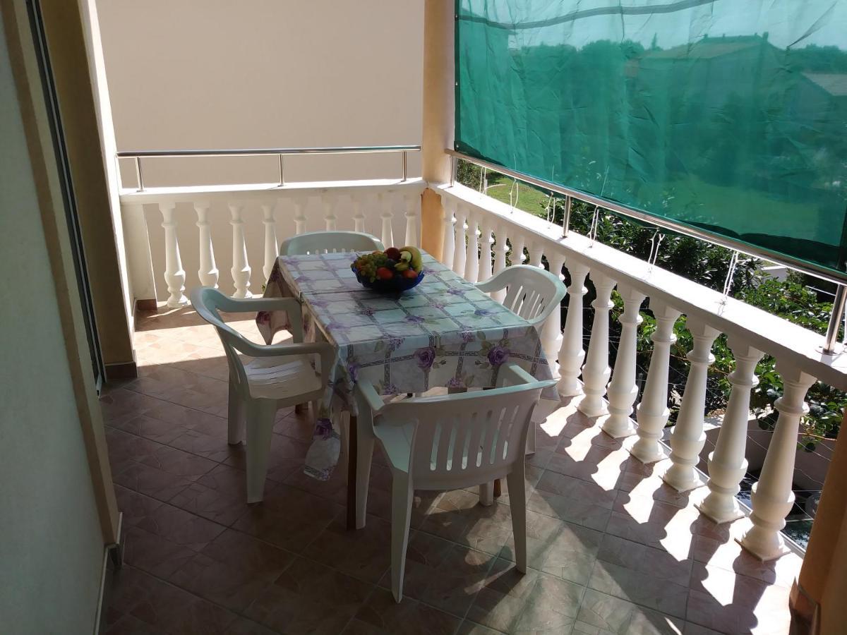 Nives Apartmani Pakoštane Екстериор снимка