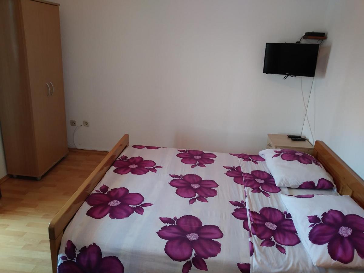 Nives Apartmani Pakoštane Екстериор снимка