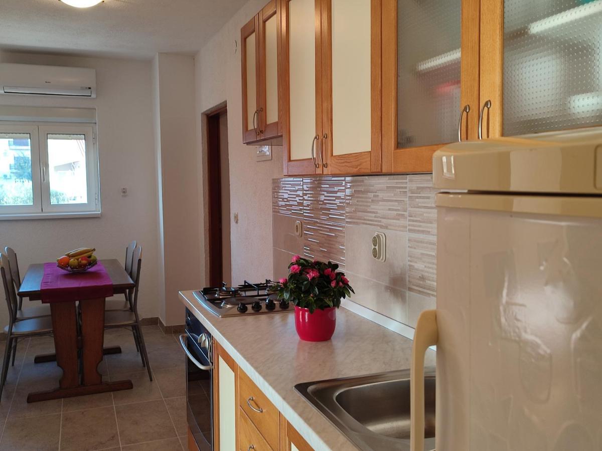Nives Apartmani Pakoštane Екстериор снимка