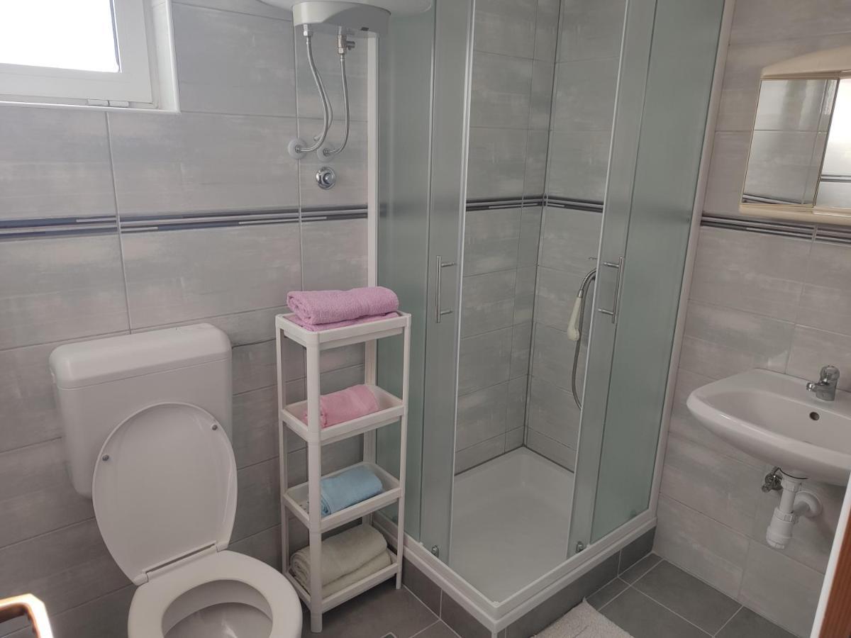 Nives Apartmani Pakoštane Екстериор снимка