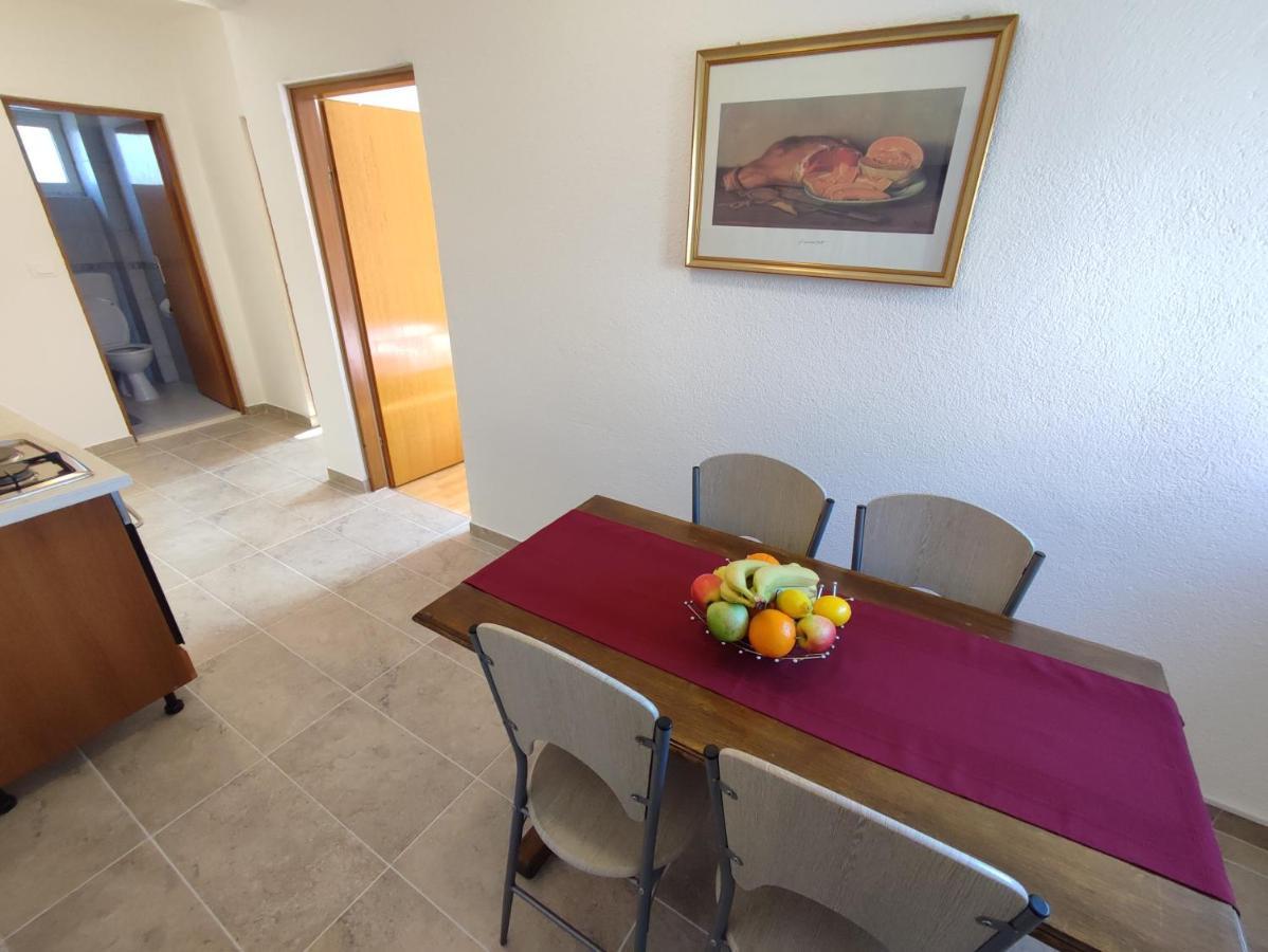 Nives Apartmani Pakoštane Екстериор снимка