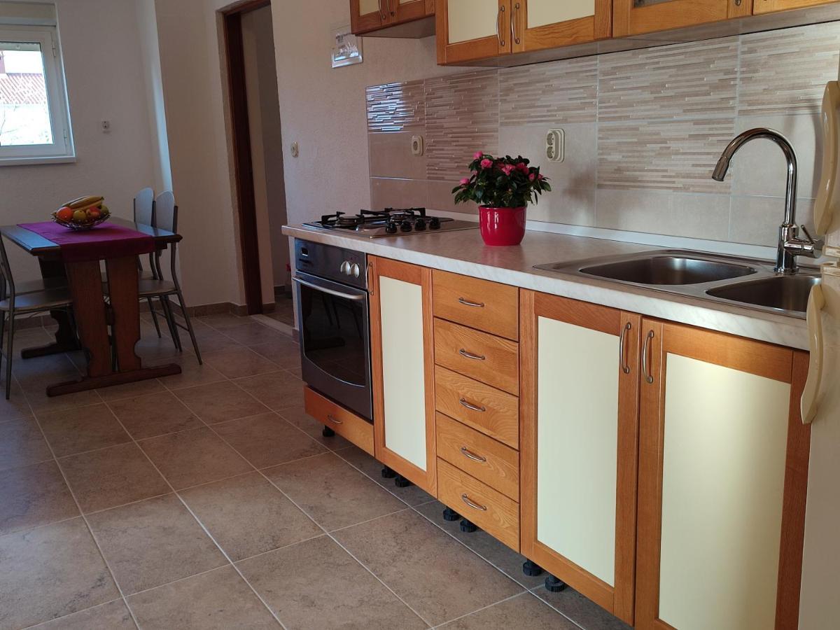 Nives Apartmani Pakoštane Екстериор снимка